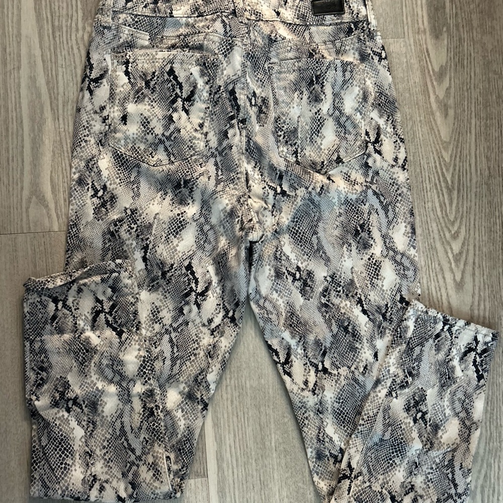 Sofia by Sofia Vergara Black and White Snake Print Straight Leg Jeans
